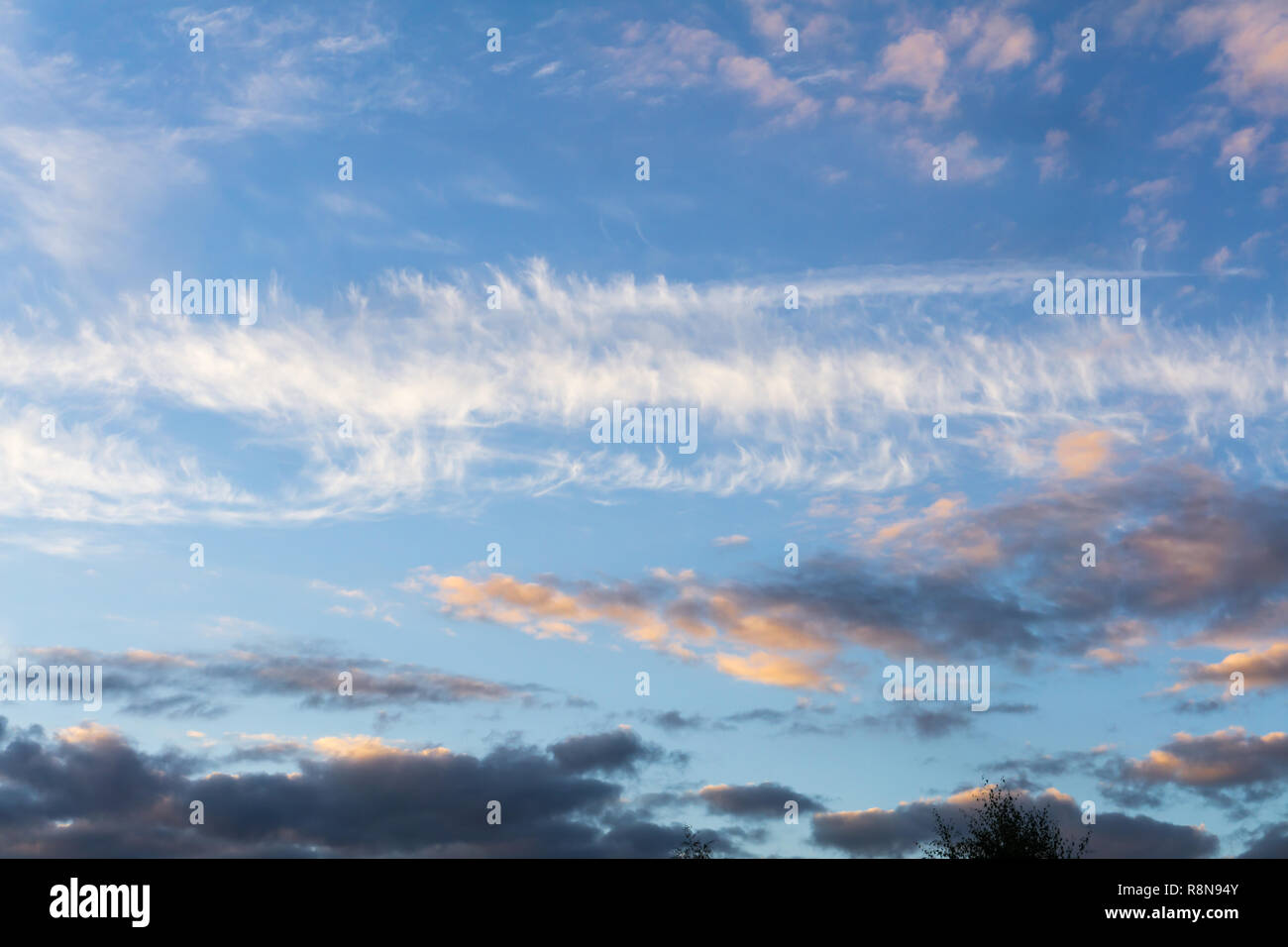 Dark blue sky sunset clouds hi-res stock photography and images - Alamy