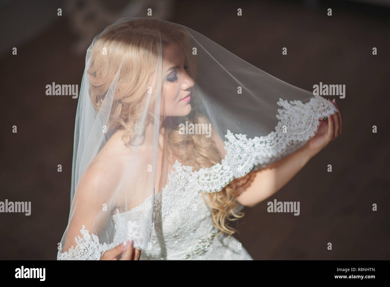 Bride veil over face hi-res stock photography and images - Alamy