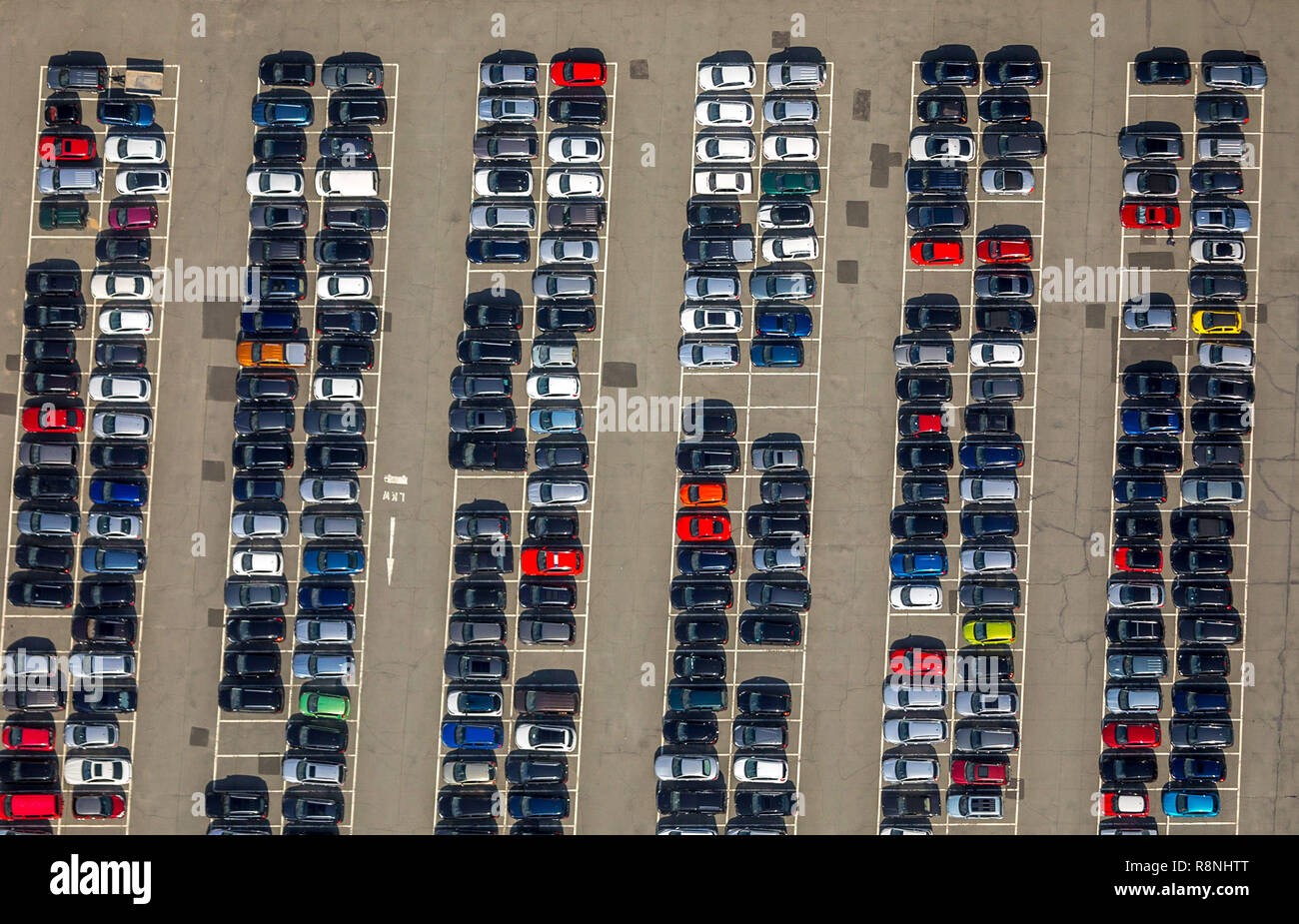 Kennesaw, GA / USA - 04/03/20: Macy's department store empty parking lots -  shut down and furloughed employees at Cobb county Town Center mall - econo  Stock Photo - Alamy