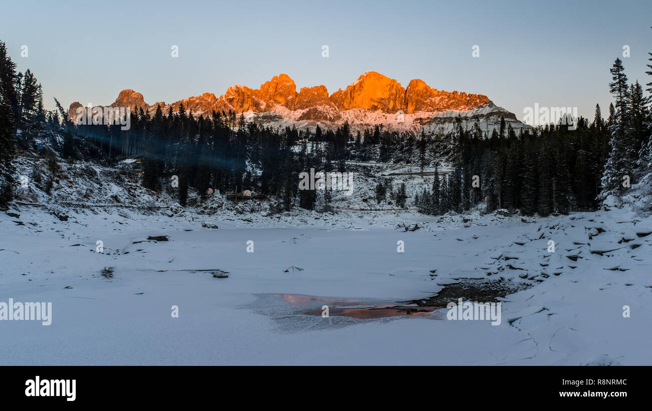 Beautiful sunset frozen lake hi-res stock photography and images - Alamy