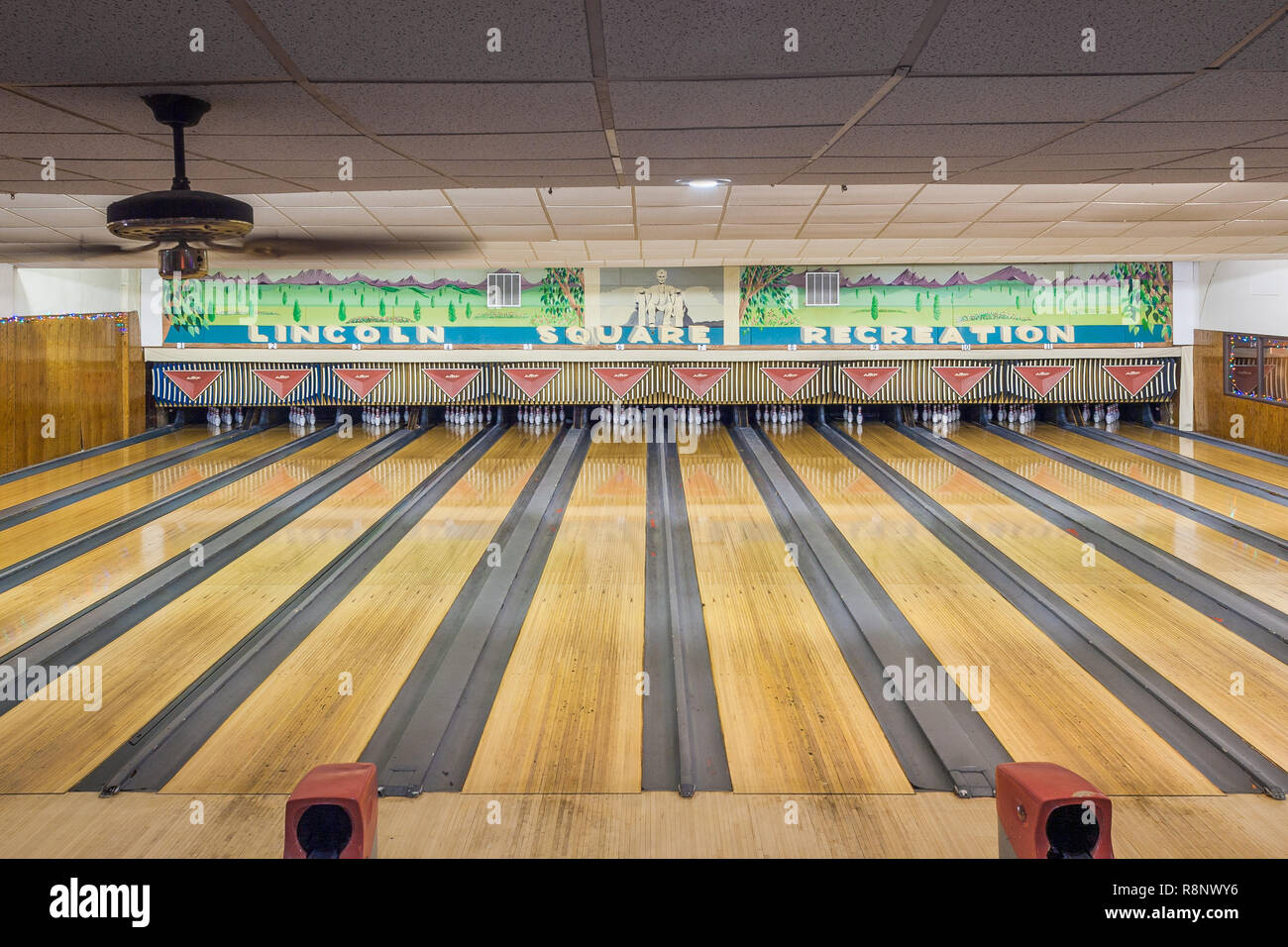 Interior of Lincoln Lanes bowling alley in the Lincoln Square ...