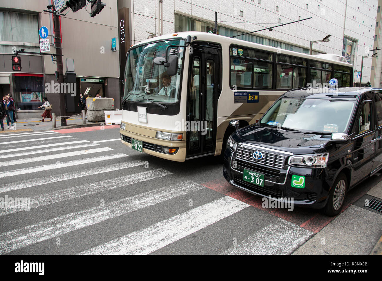 Japanese taxi hi-res stock photography and images - Alamy