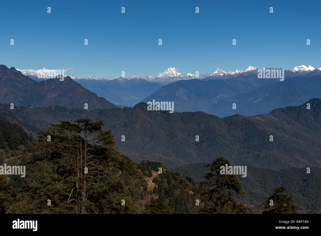 Snow capped mountains himalayas hi-res stock photography and images - Alamy