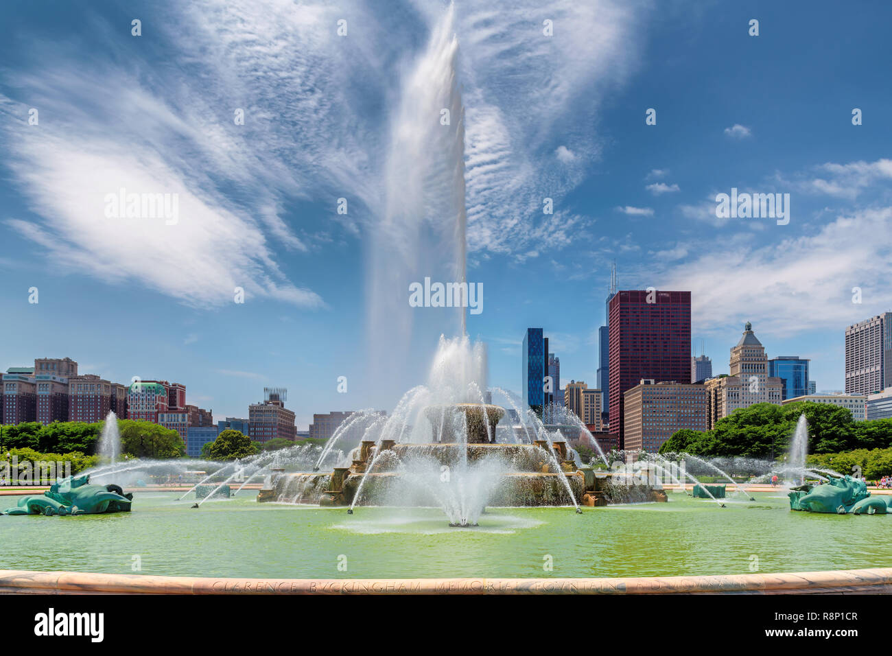 Buckingham fountain and Chicago Downtown in Grant Park, Chicago