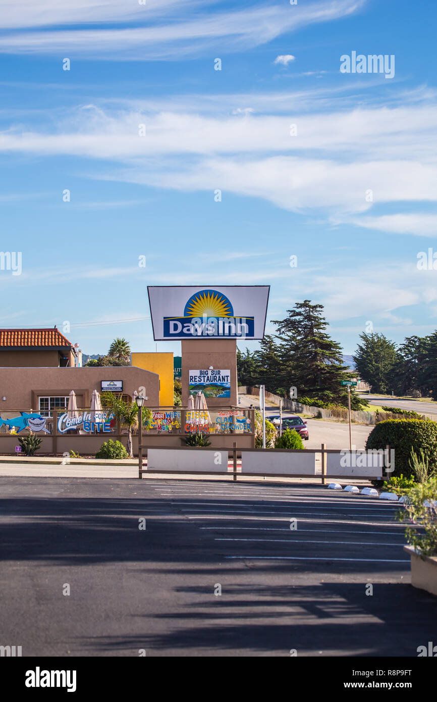 Days inn motel sign at san simeon california usa stock photo alamy