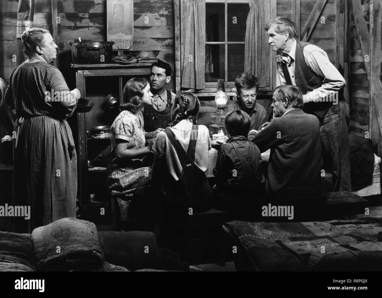 Jane Darwell, Dorris Bowdon, Henry Fonda, Russell Simpson,  'The Grapes Of Wrath' (1940) 20th Century Fox  File Reference # 33635 595THA Stock Photo