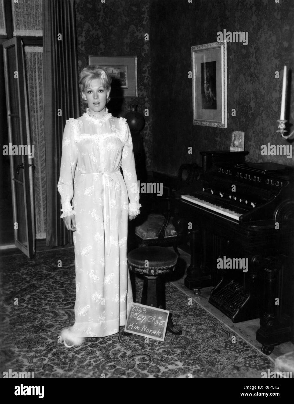 Kim Novak,  'The Notorious Landlady' (1962) Columbia Pictures  File Reference # 33635 600THA Stock Photo