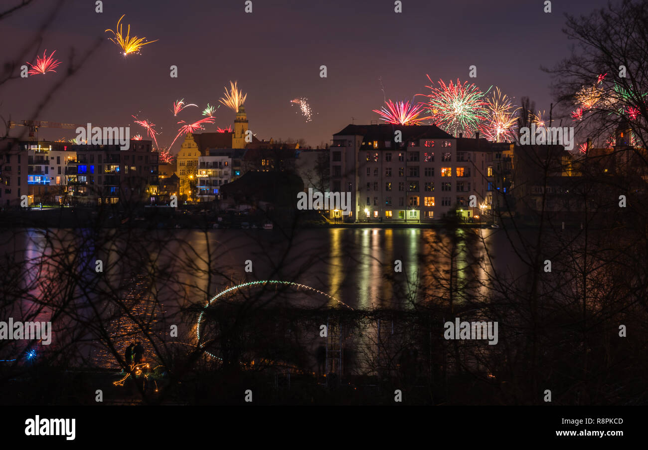 Fireworks in the sky on New Year's Eve in Berlin Stock Photo Alamy