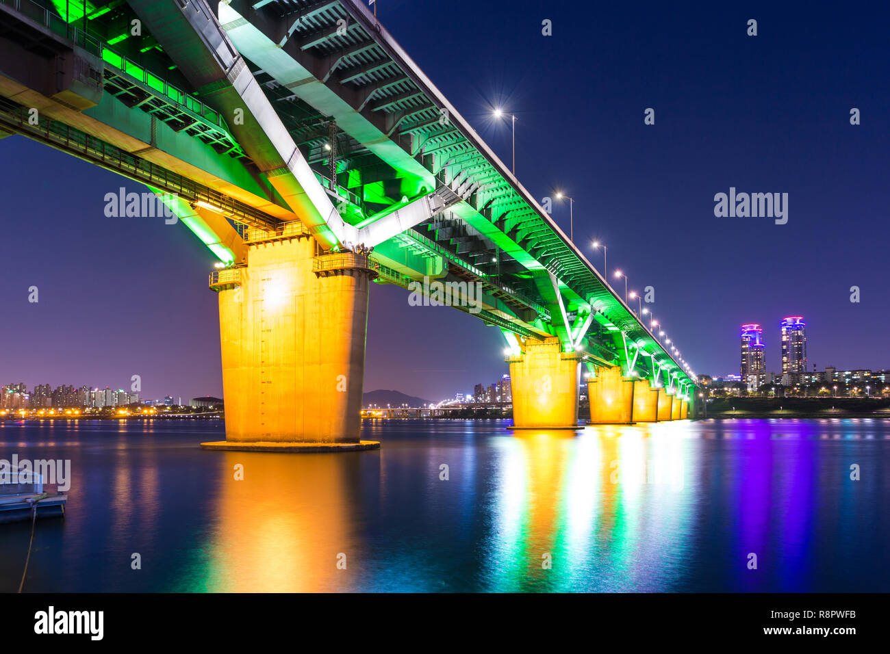 cheongdam bridge or cheongdamdaegyo is han river bridge at night in ...