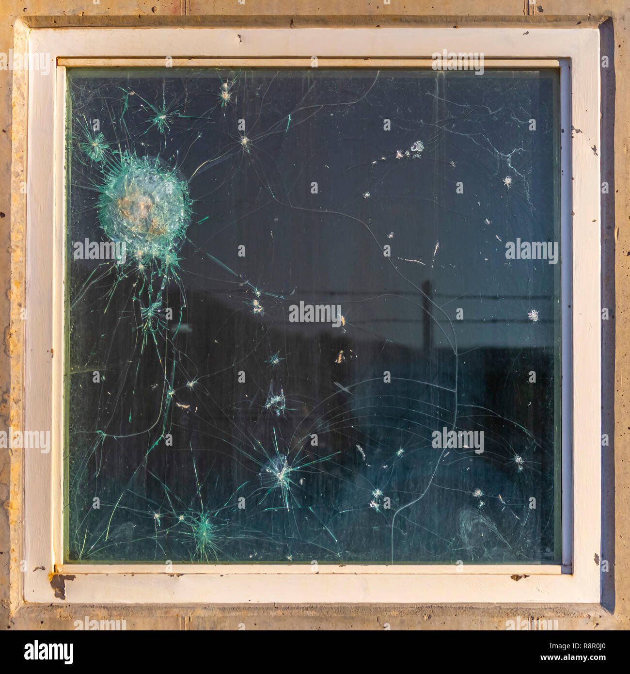 Bulletproof glass hires stock photography and images Alamy