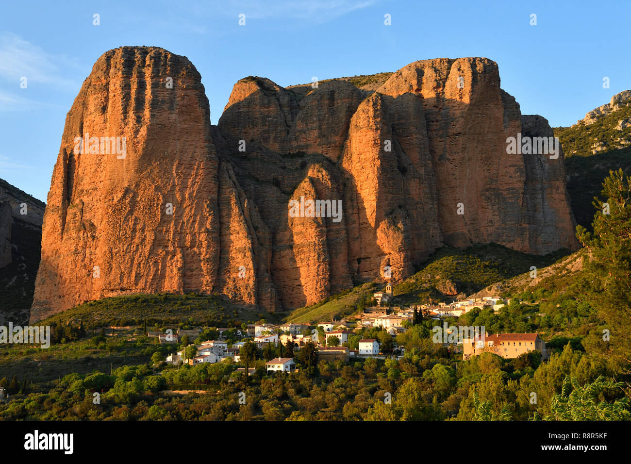 Spain, Hoya de Huesca, Rio Gallego Valley, Los Mallos, Mallos de Riglos and Riglos village Stock Photo