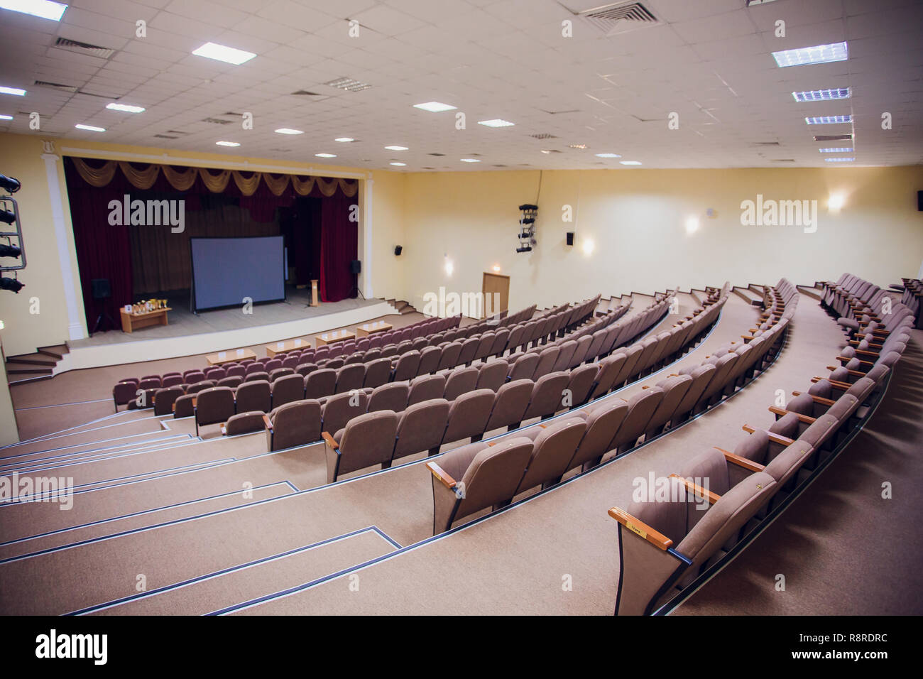Download Business Conference Hall Screen High Resolution Stock Photography And Images Alamy