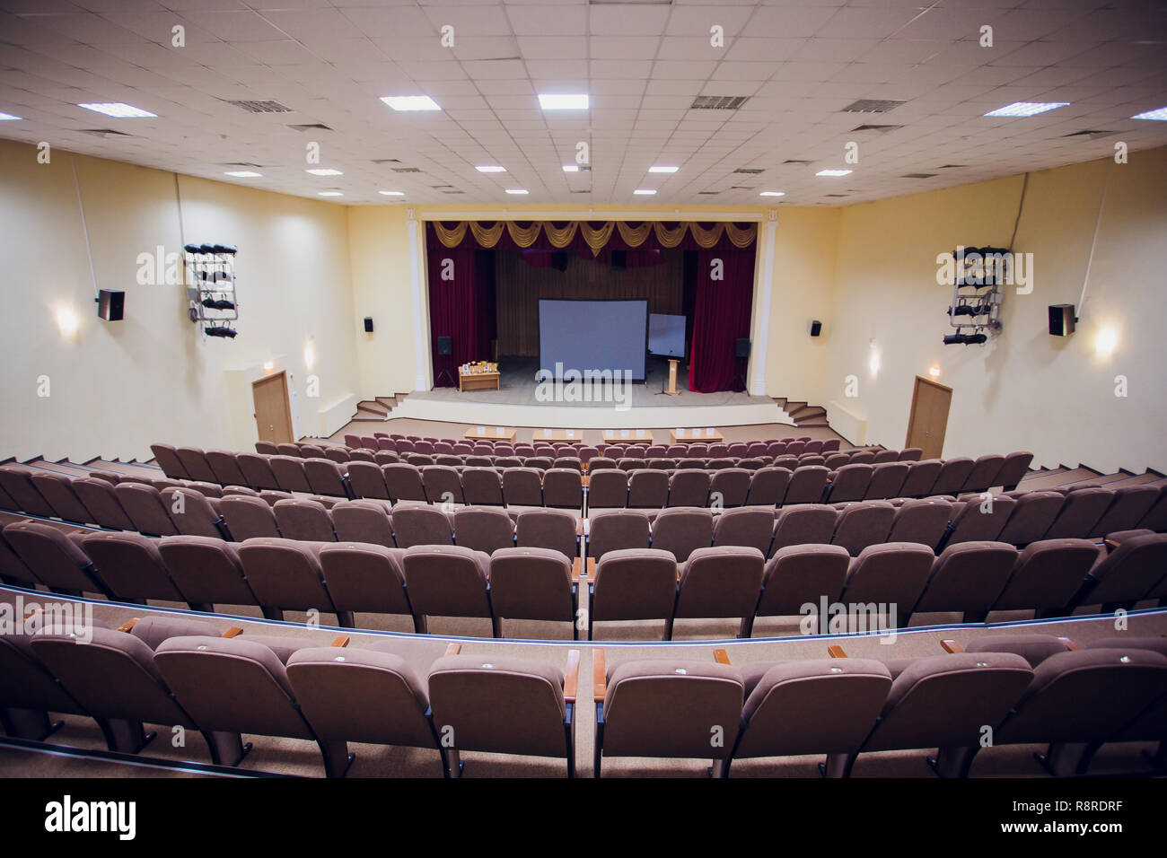Download Business Conference Hall Screen High Resolution Stock Photography And Images Alamy