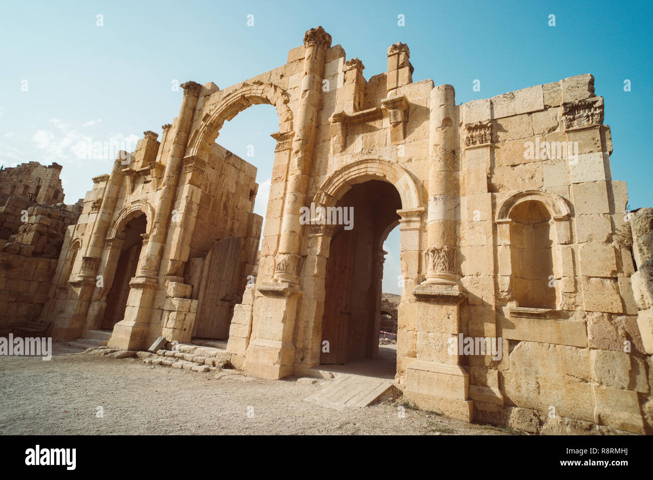 South gate of the ancient Roman city of Gerasa, modern Jerash in Jordan. Archaeological site of