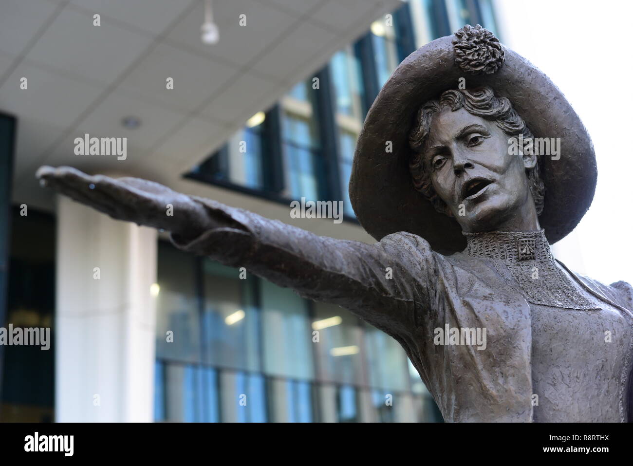 Emmeline pankhurst statue hi-res stock photography and images - Alamy