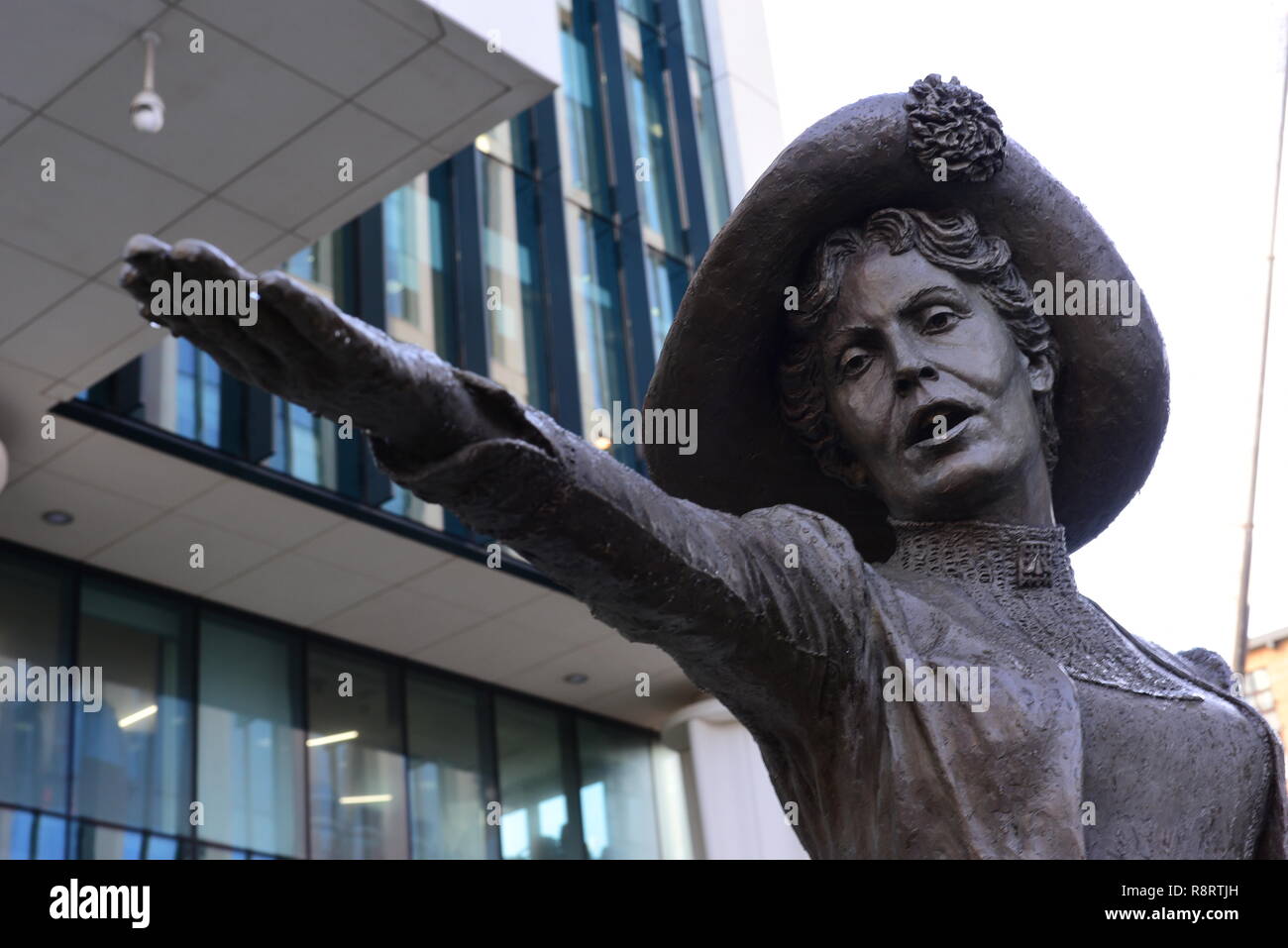 Emmeline pankhurst statue hi-res stock photography and images - Alamy