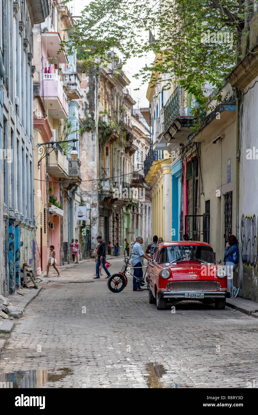 Street scene in with old American car, Old Havana, Cuba Stock Photo