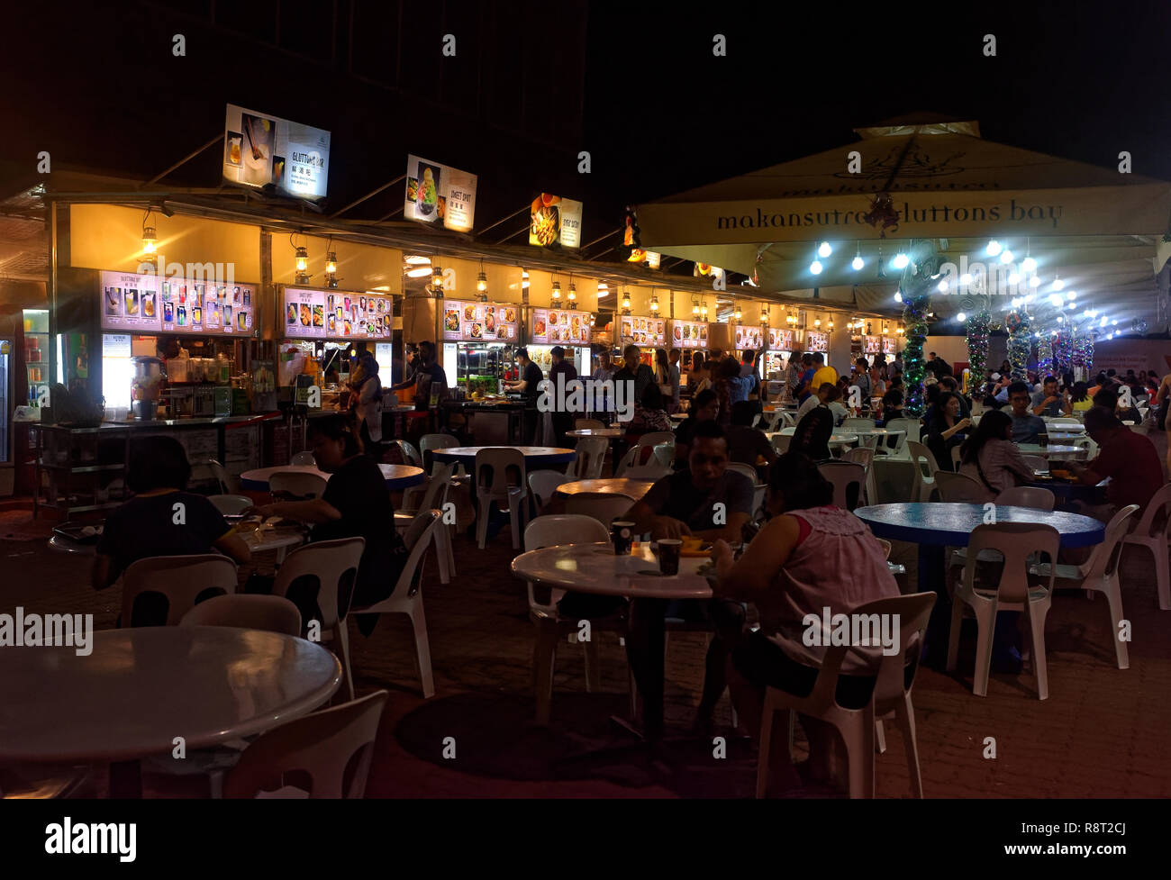 Glutton Bay hawker stalls selling local food, close to Esplanade Wak, Singapore Stock Photo