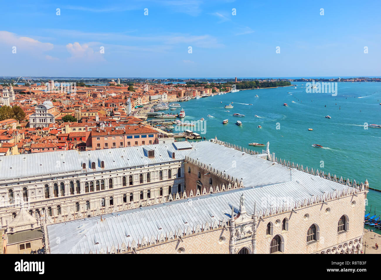 Front view doges palace hi-res stock photography and images - Alamy