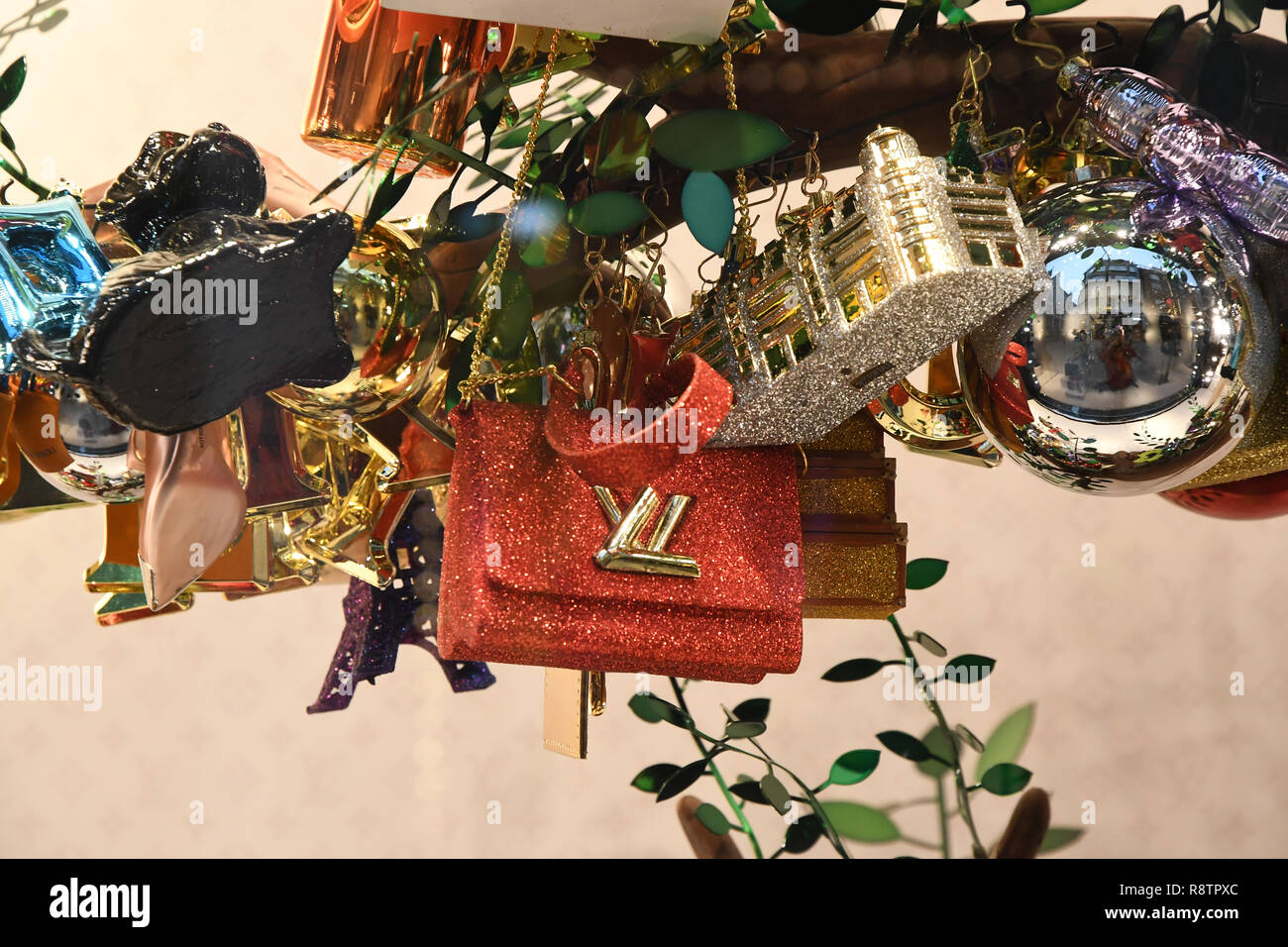 Copenhagen, Denmark. 18th December, 2018. Louis Vuitton window decorates Christmas  tree decorated with Louis Vuitton Credit: Francis Joseph Dean /  Deanpictures/Alamy Live News Stock Photo - Alamy