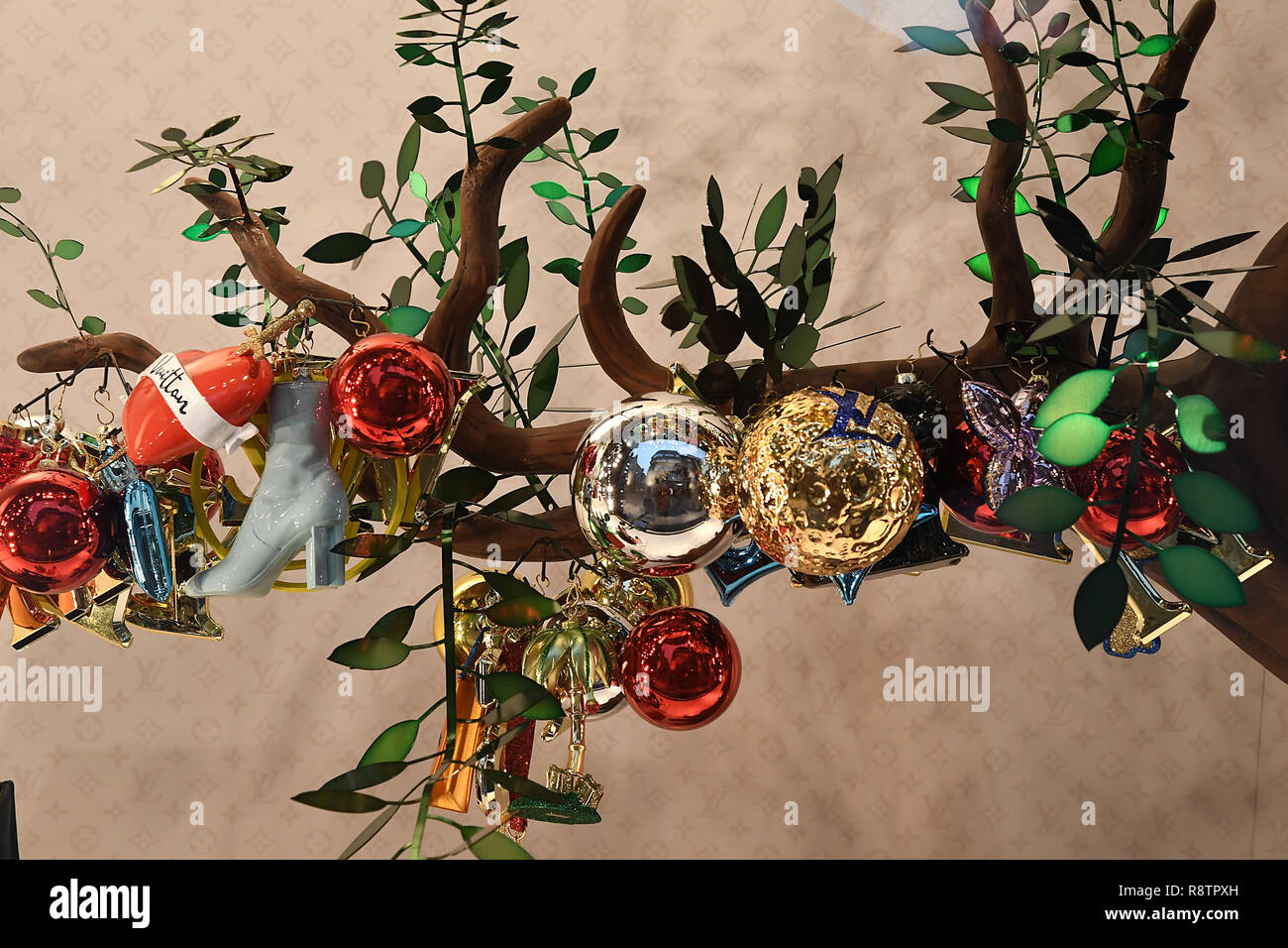 Copenhagen, Denmark. 18th December, 2018. Louis Vuitton window decorates Christmas  tree decorated with Louis Vuitton Credit: Francis Joseph Dean /  Deanpictures/Alamy Live News Stock Photo - Alamy