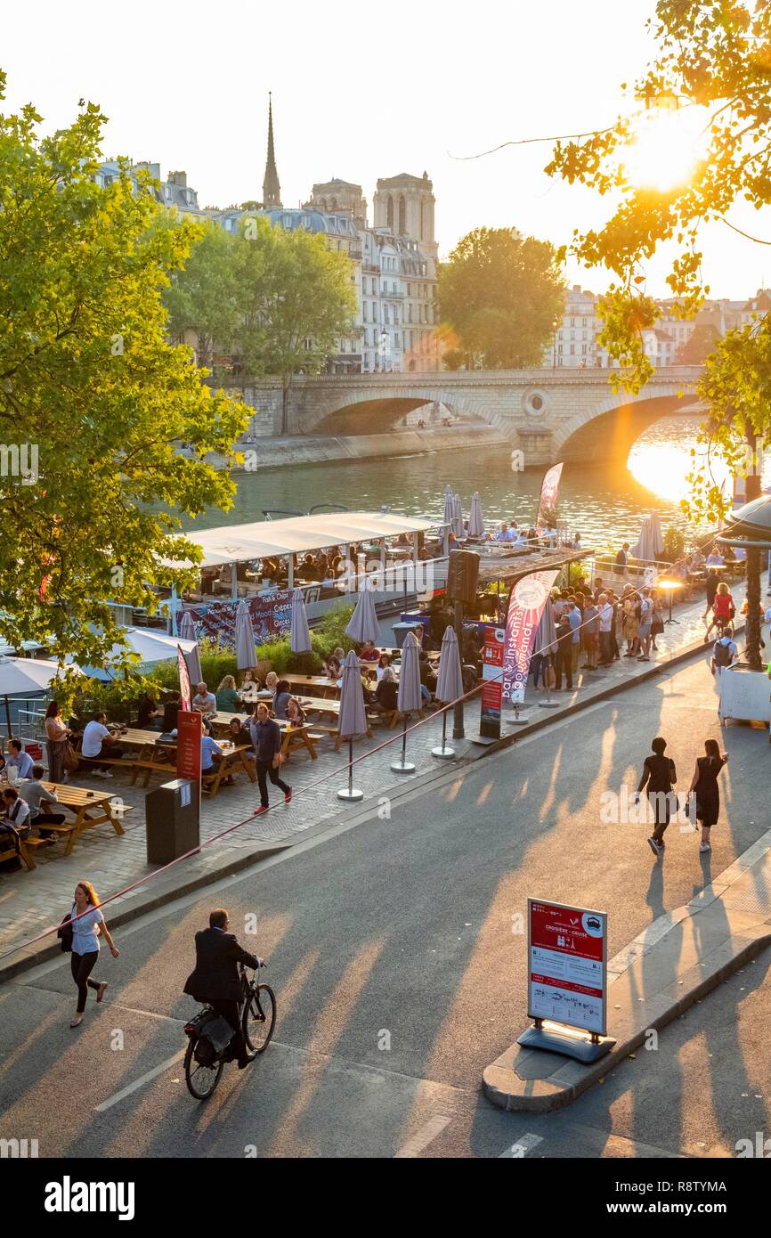 France, Paris, Rives de Seine Park, the houseboat Maqueraux cafe and ...
