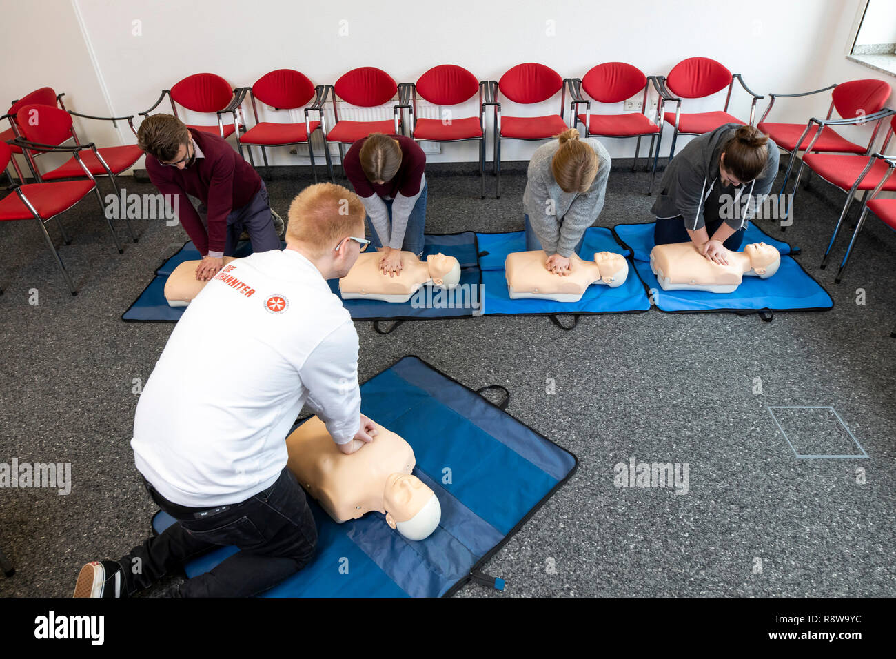 First aid course, first aid training in emergencies, emergencies, practice training, resuscitation, cardiopulmonary resuscitation, exercise doll, Stock Photo
