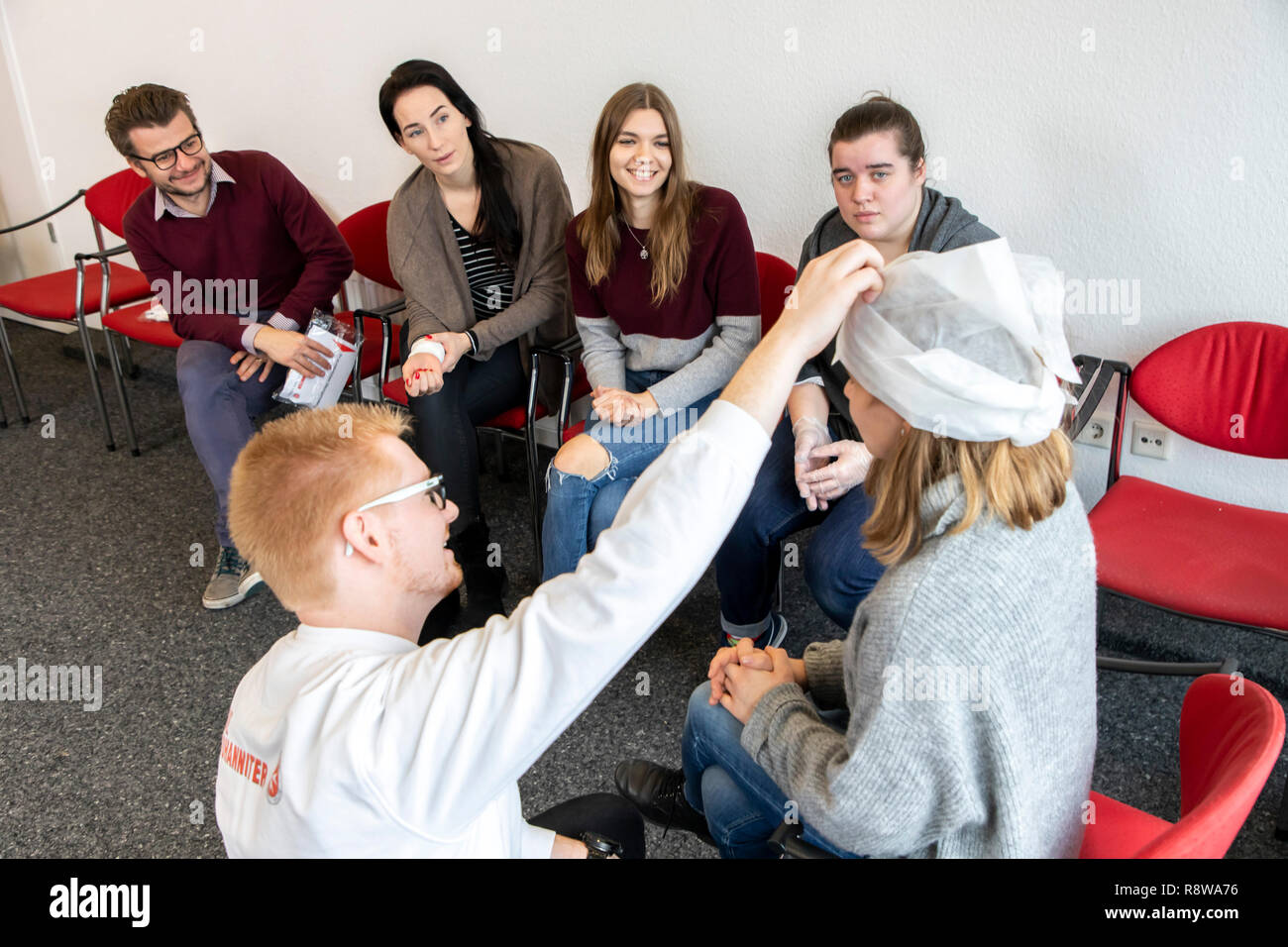 First aid course, first aid training in emergencies, emergencies