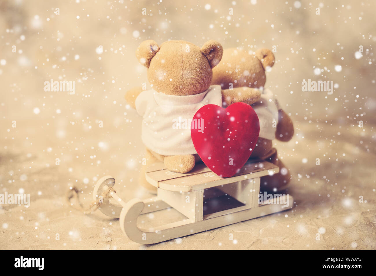 two cute teddy bears in love