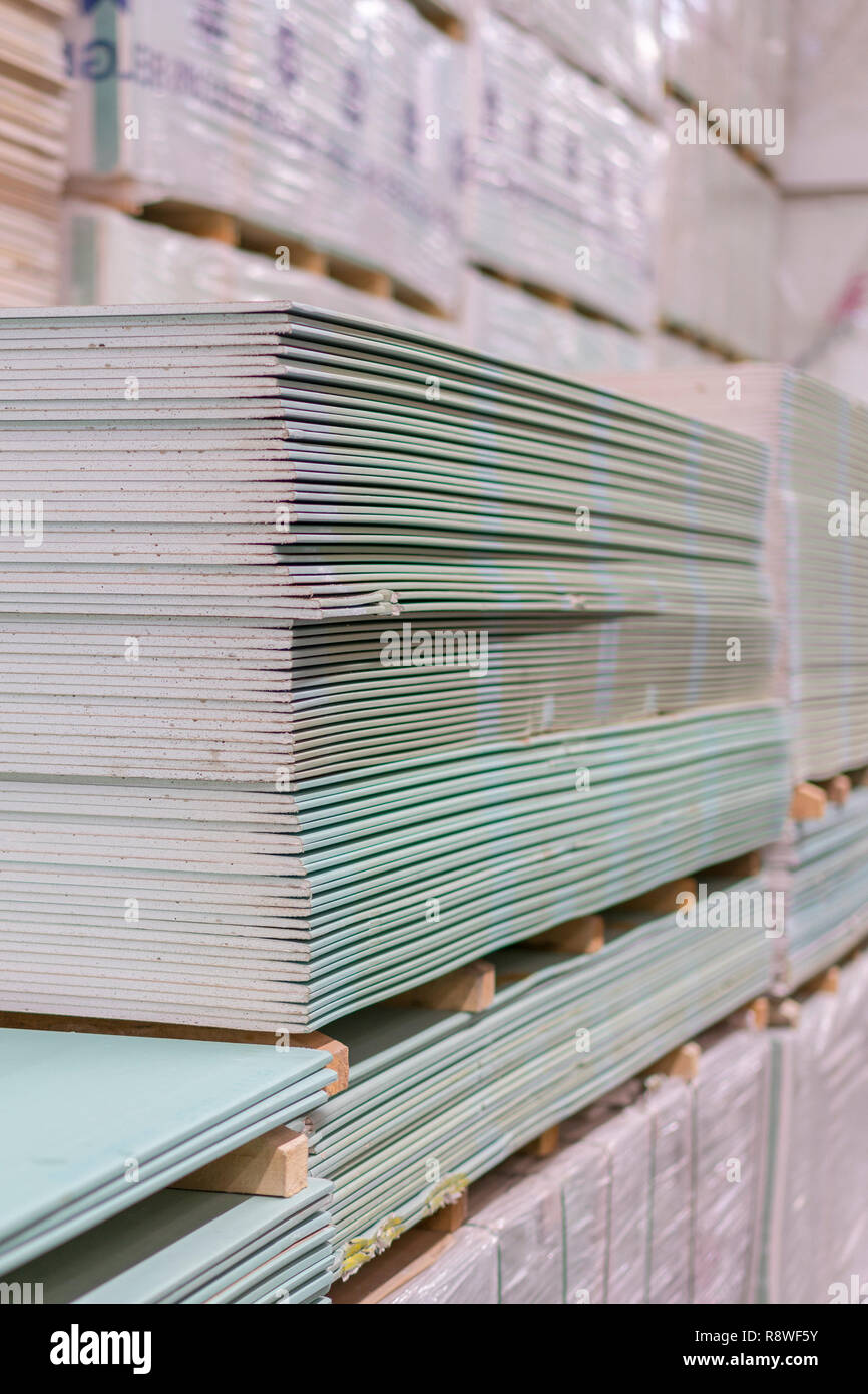 Gypsum board production hi-res stock photography and images - Alamy