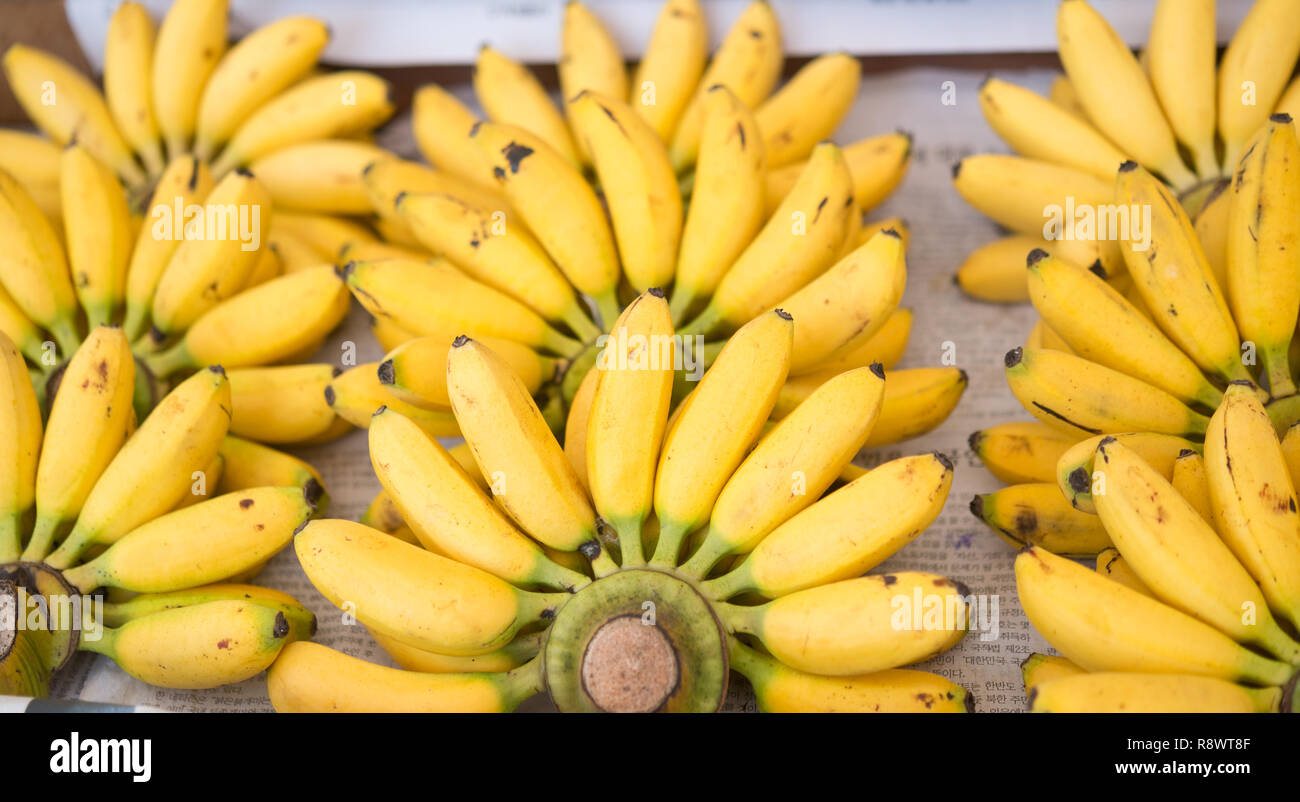 Ripe bananas at a market Stock Photo - Alamy