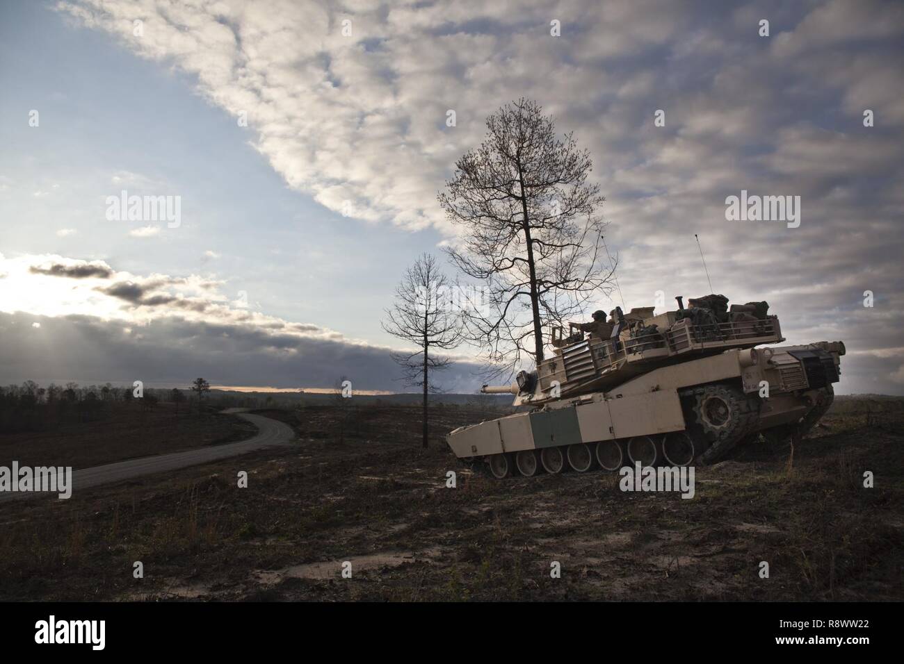 U.S. Marines and Soldiers attending the U.S. Army Armor Basic Officer ...