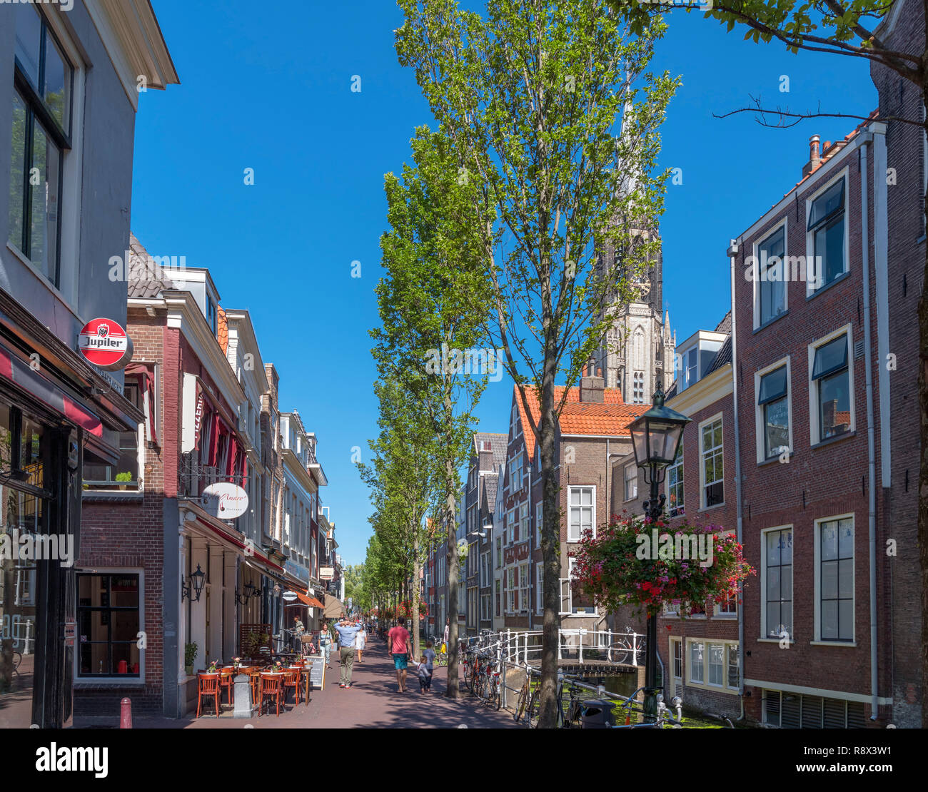 Old town looking towards spire of historic 15th century Nieuwe Kerk (New Church), Voldersgracht, Delft, Zuid-Holland (South Holland), Netherlands Stock Photo