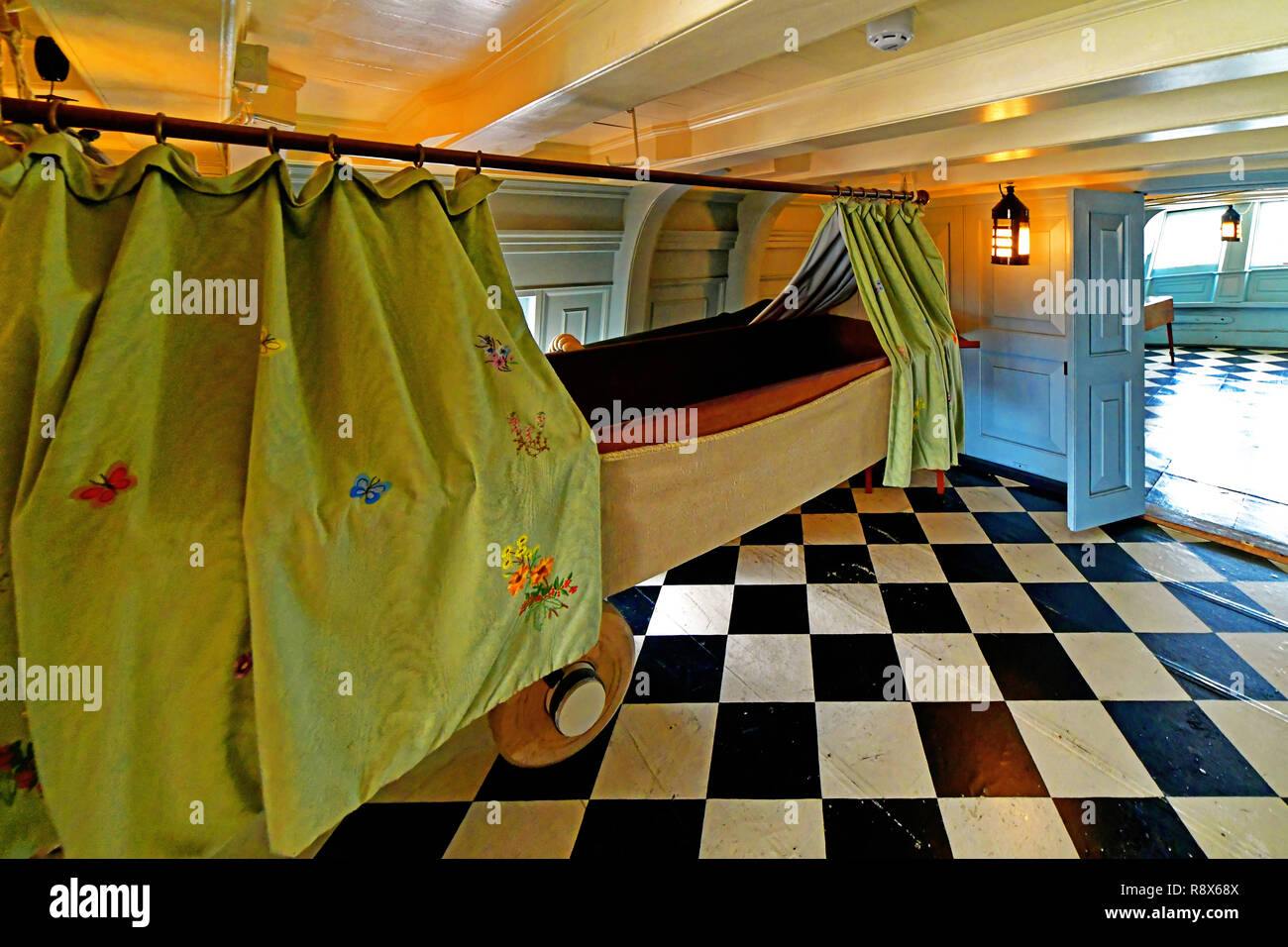Portsmouth Hampshire HMS Victory the captains sleeping quarters and cot  Stock Photo - Alamy
