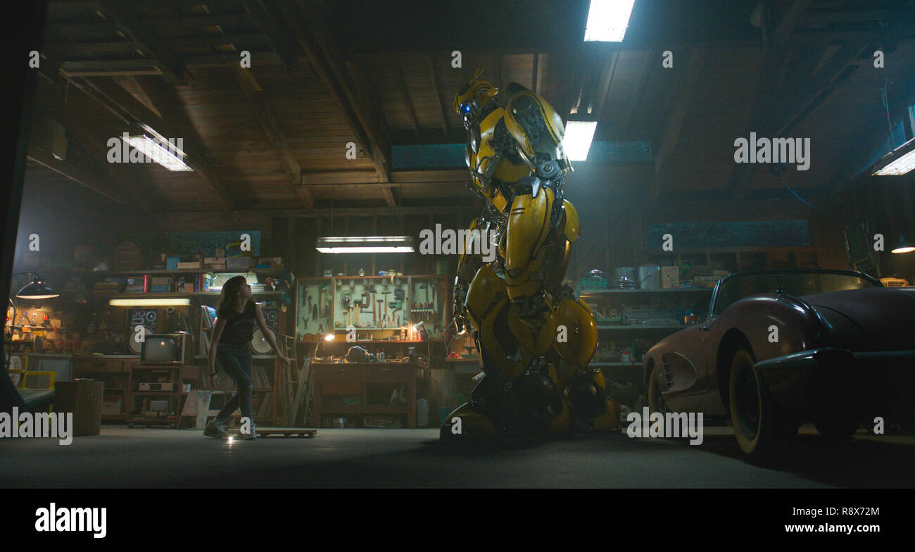 BUMBLEBEE, from left Hailee Steinfeld, Bumblebee (voice Dylan O'Brien