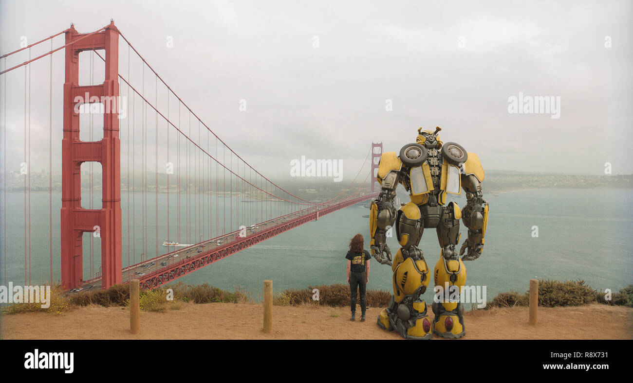 BUMBLEBEE, from left Hailee Steinfeld, Bumblebee (voice Dylan O'Brien