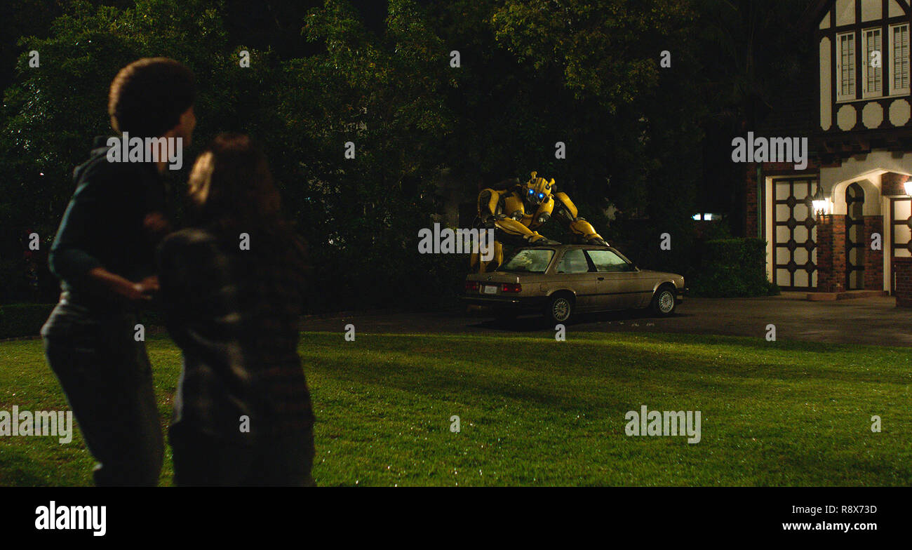 BUMBLEBEE, from left Jr., Hailee Steinfeld, Bumblebee