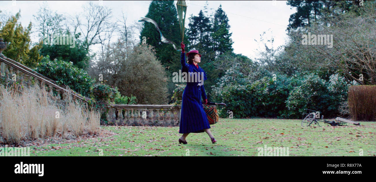 MARY POPPINS RETURNS, Emily Blunt, 2018. © Walt Disney Studios Motion Pictures/courtesy Everett Collection Stock Photo