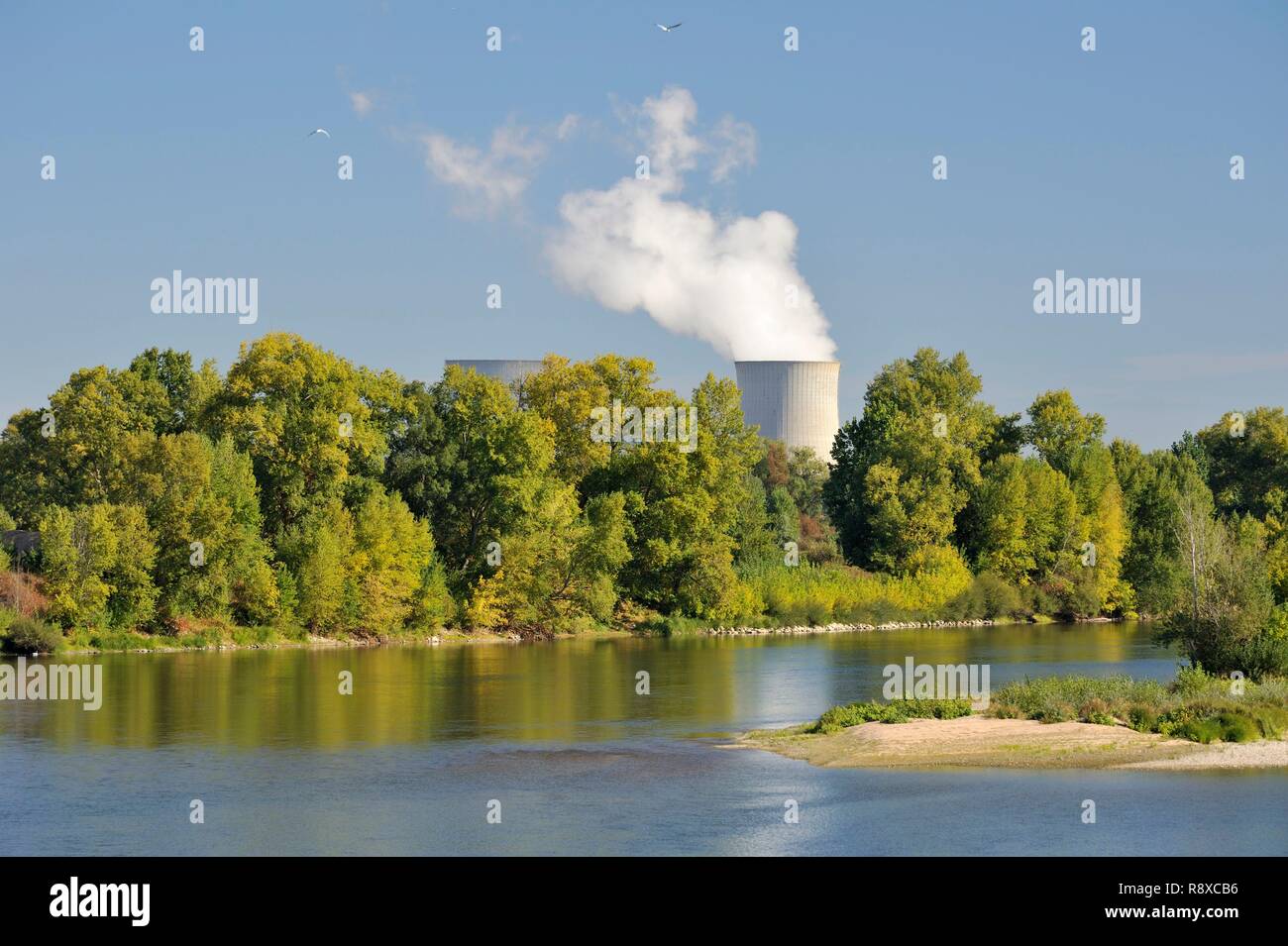 France, Loir et Cher, Saint Laurent Nouan, nuclear power plant on the banks of the Loire Stock Photo
