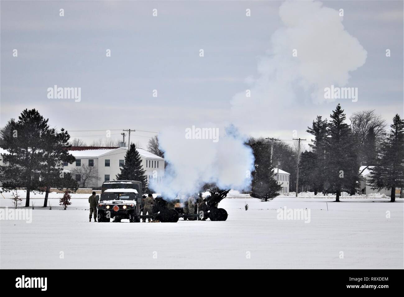 21 minute gun salute hi-res stock photography and images - Alamy