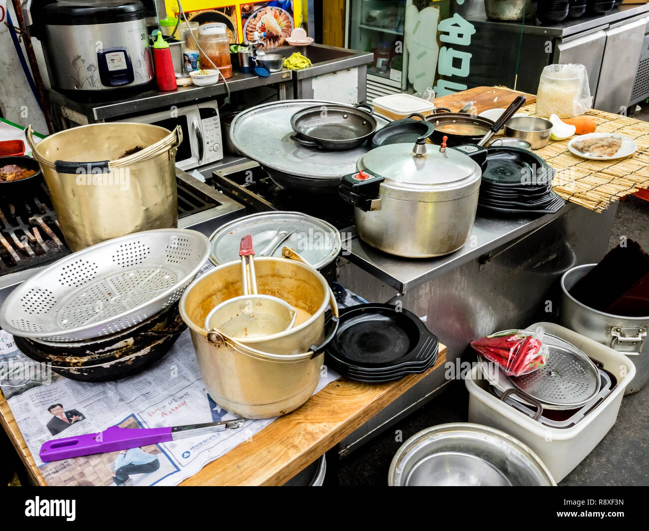 Dirty pots pans hires stock photography and images Alamy