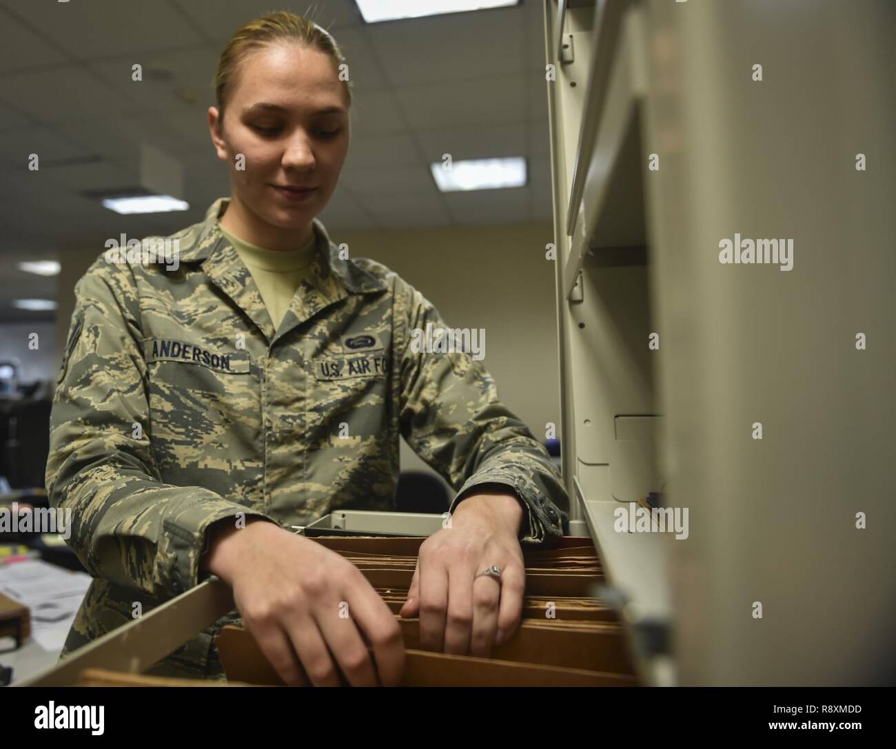 Enlistment bonus hires stock photography and images Alamy