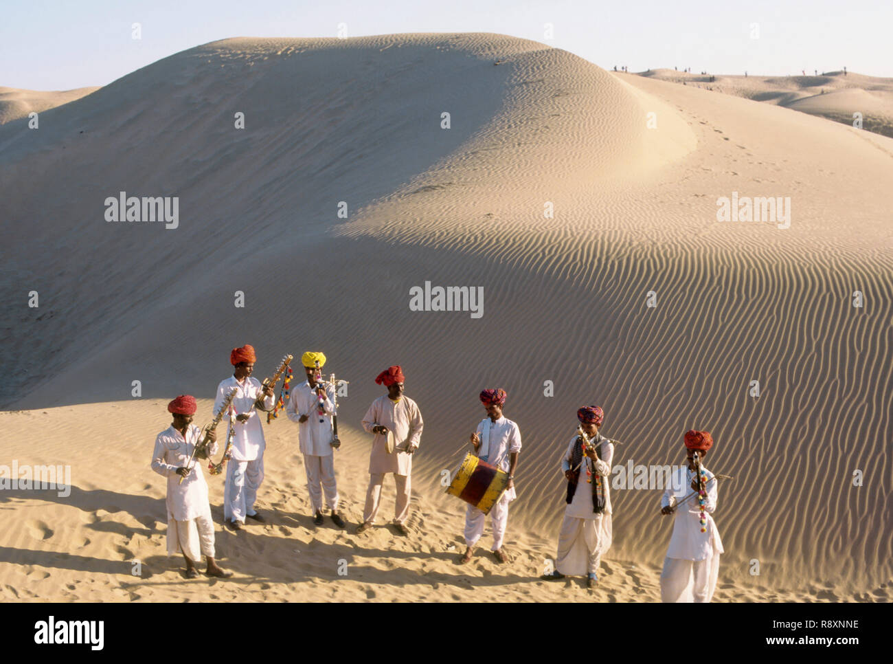 rajasthani folk musicians, sand dunes, jaisalmer, rajasthan, india ...