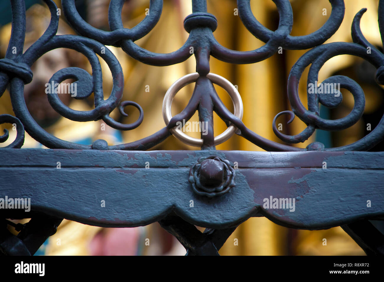 Rotatable golden ring, mojo at Beauty well, main market, old town, Nuremberg, Bavaria, Germany, Europe Stock Photo