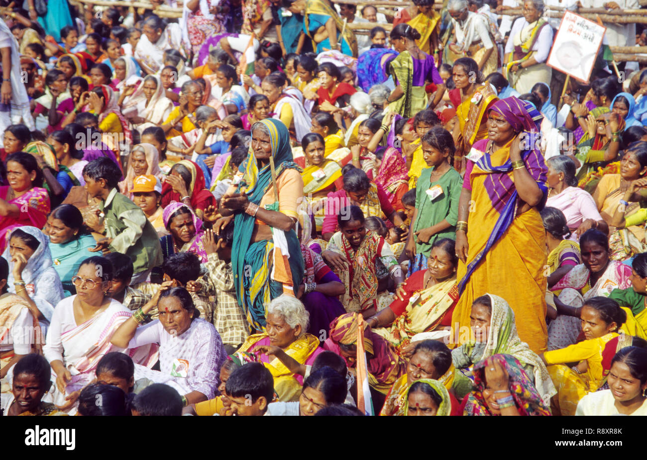 Worker Crowd Hi-res Stock Photography And Images - Alamy