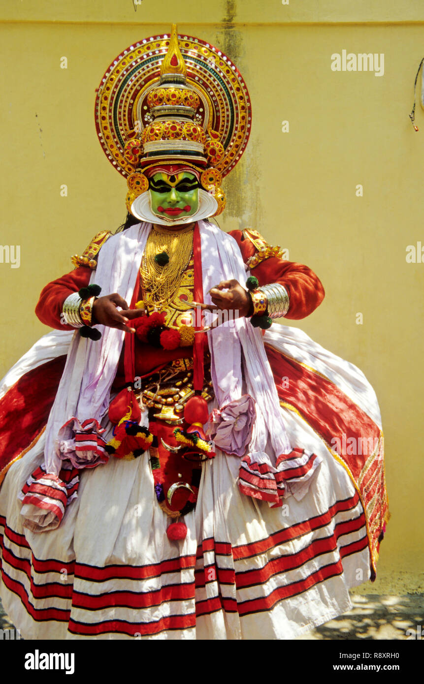 Kath kali, Classical Dance of India, Kerala, India Stock Photo - Alamy, image size:861x1390