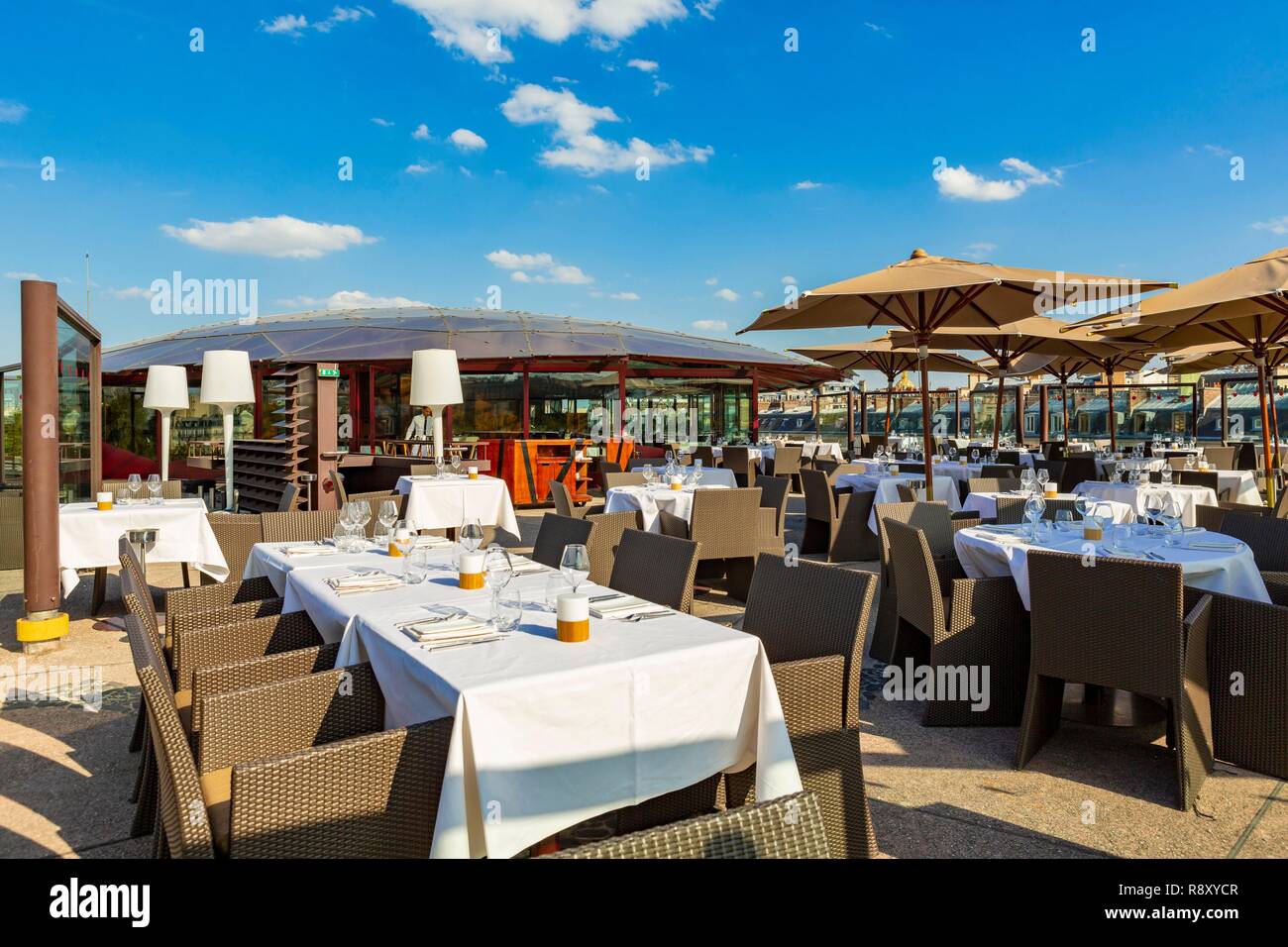 France, Paris, musee du Quai Branly, the restaurant les Ombres sur le toit  Stock Photo - Alamy