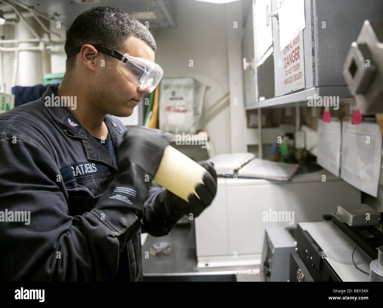 Gas detector and test hires stock photography and images Alamy