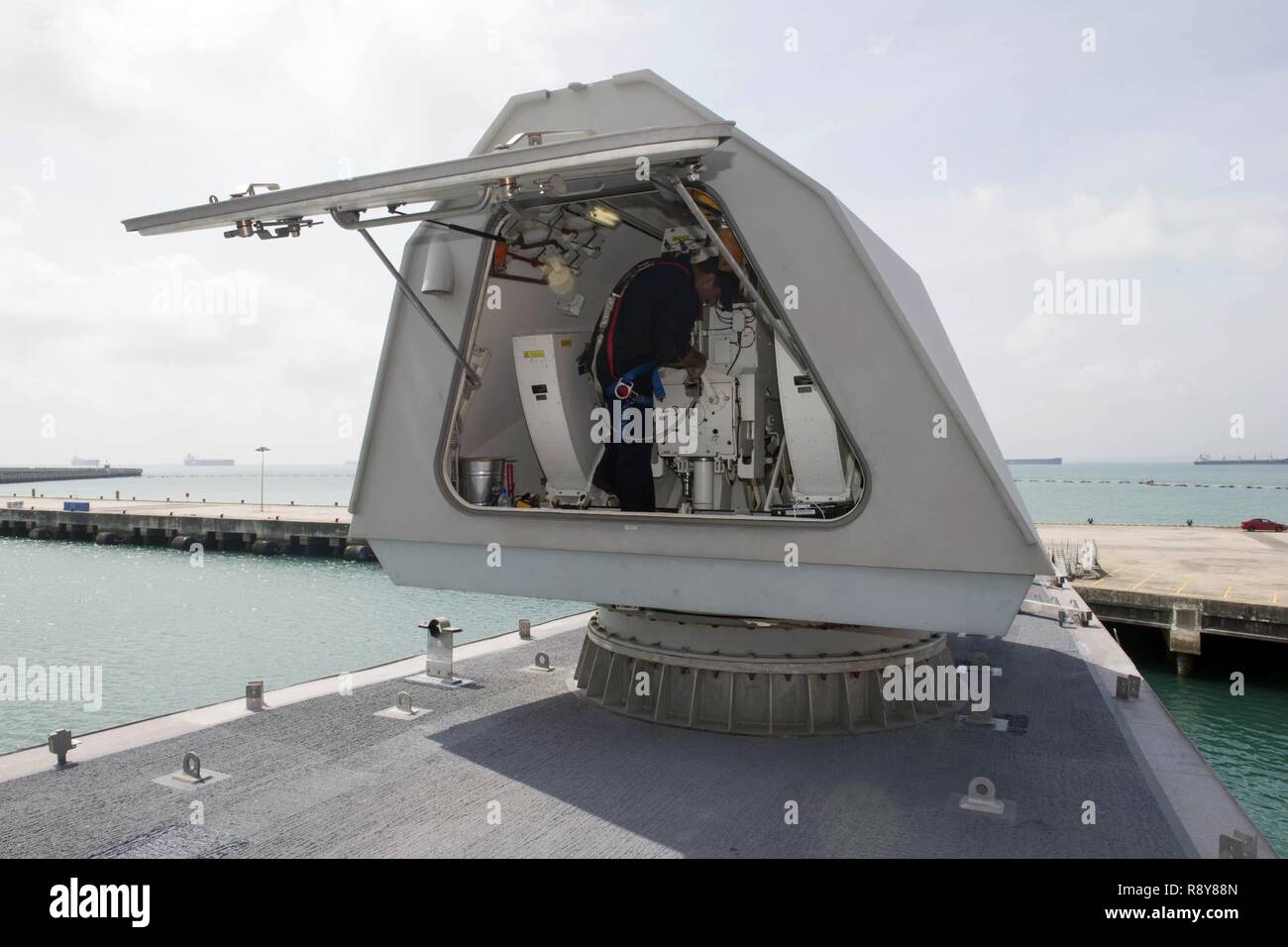Mk 110 57mm gun hi-res stock photography and images - Alamy