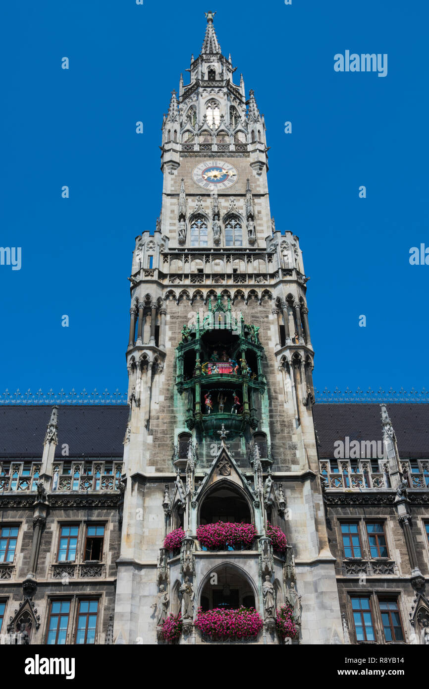 New Town Hall (Neues Rathaus) with the Rathaus Glockenspiel. Neogothic